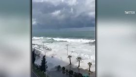 VIDEO Imaginile urgiei din Marea Neagră! Furtuna secolului, supranumită Bettina, a luat 13 vieți